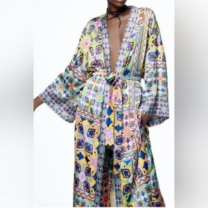 Colorful Patterned Kimono Robe size Medium NWOT Zara brand